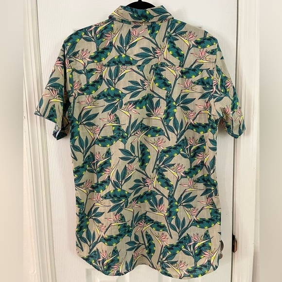 Sovereign Code tropical bird of paradise shirt- Size Medium - Picture 4 of 6